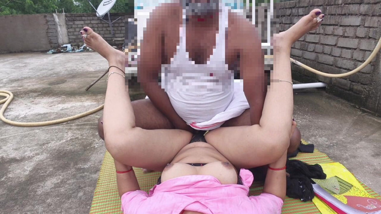 Sona bhabhi: Vidéo de sexe d’un couple de villageois indien