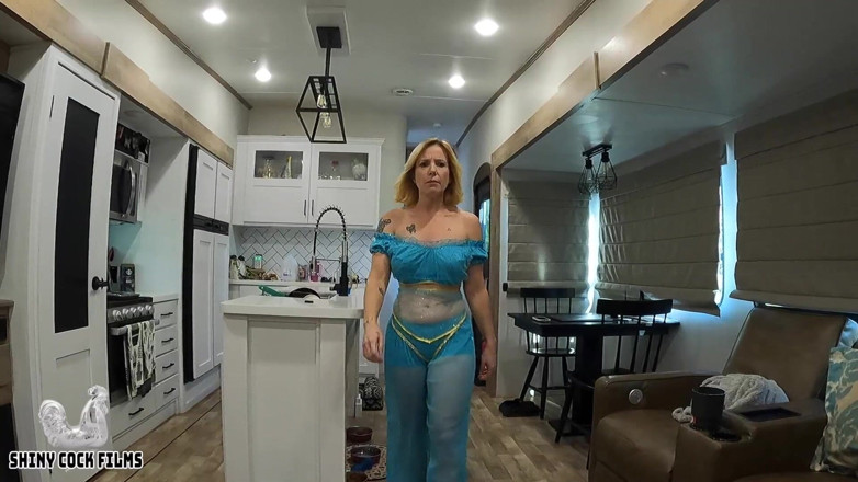 Jane Cane: Con trai riêng lừa mẹ kế với một điều trị
