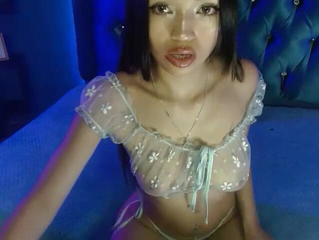 Latin webcam: 우유로 가득 찬 젖탱이의 라틴계 여자