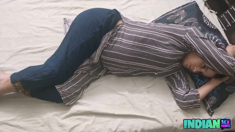 Your Preeti: भारतीय पत्नी डॉगी स्टाइल हार्डकोर सेक्स करने के लिए झुकती है