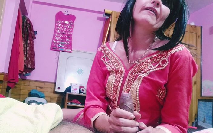 Bolly Karma: Мачеха хочет понаблюдать за тем, как ведет себя ее член пасынок