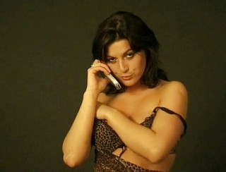 Flash Model Amateurs: 可爱的黑发女郎的激情表演