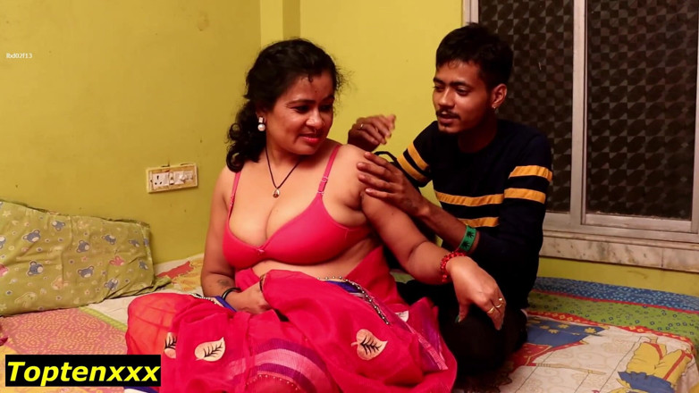 TopTenXXX Premium: स्कूल बॉय पहले सुंदर कामुक मैडम के साथ मजा ले रहा है! छात्र सेक्स