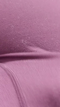 Tante seksi ini ngentot memek bejatnya untuk kamu!