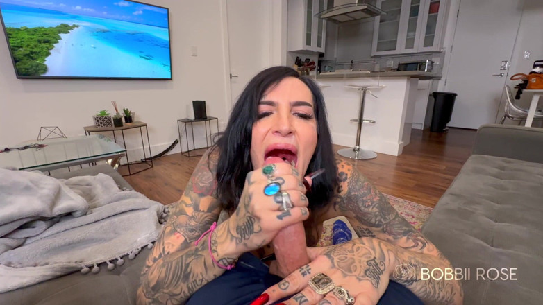 Bobbii Rose: Bobbii Rose, pipe en POV et branlette espagnole
