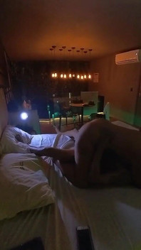 Další úhel této scény... začít den volno správně, ono ráno šukání