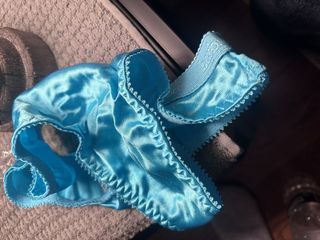 Bigbrook45: 射在继女缎面内裤里