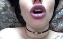 Goddess Misha Goldy: Mirosirea buzelor și futaiul buzelor în timp ce se masturbează
