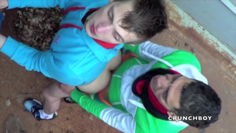 Crunch Boy: Romantik scopata da un badboy etero all'aperto