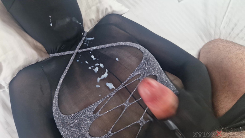Nylon Xtreme: POV 埃琳娜·克拉克自慰尼龙灰色和黑色