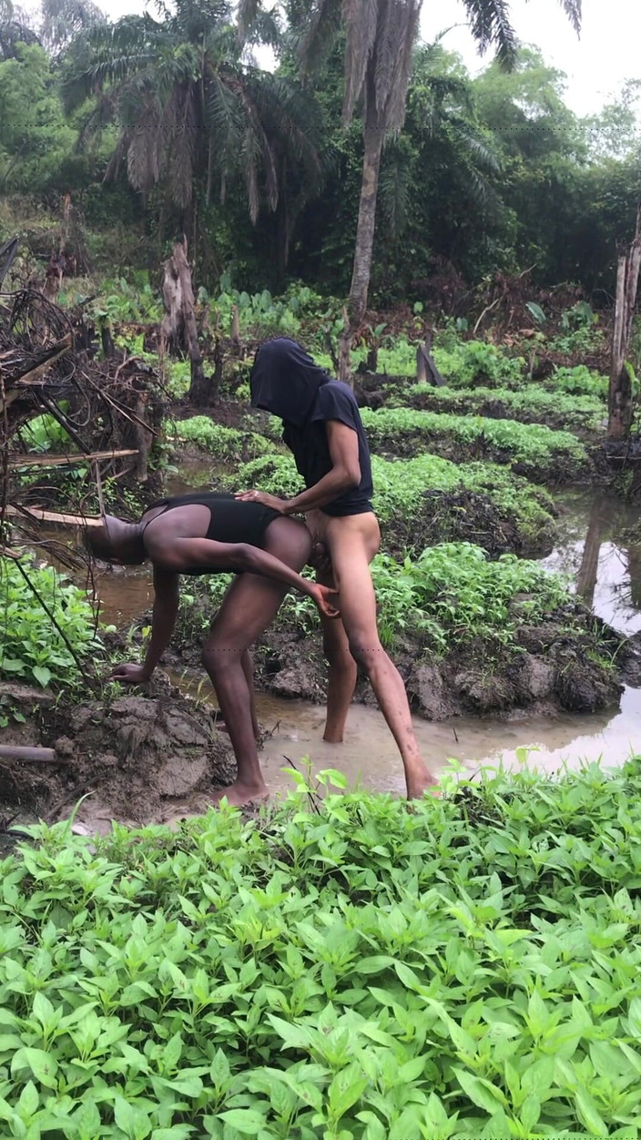 Sexylary: 내 젖탱이를 둥글게 둥글게 하는 농장 토지에서 섹스