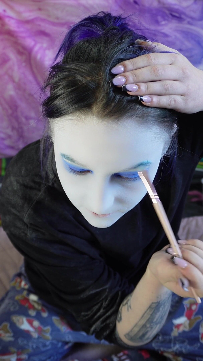 honksofdespair: Alice dělá make-up