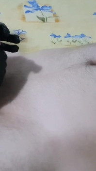 Dominatoare sexy uretrală sondând pula sclavului cu vibrator imens