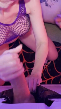 Dicking Around vid Gloryhole