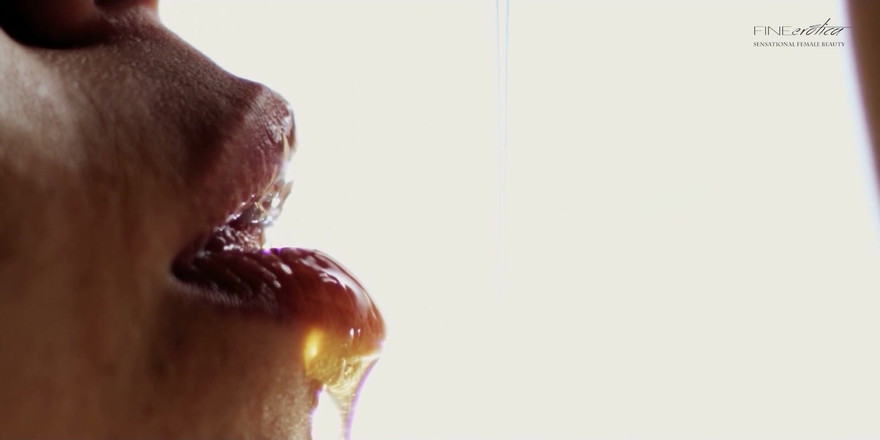 Fine Erotica: Kapající zlato