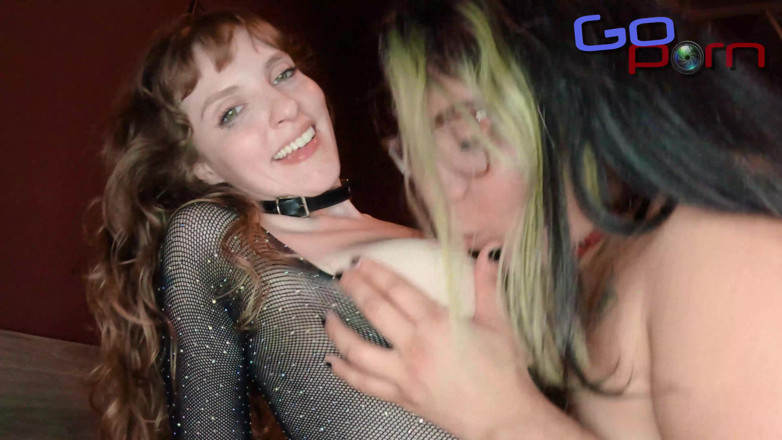 Go porn!: Přišel jsem domů a dvě sexy holky mě vtáhly do...