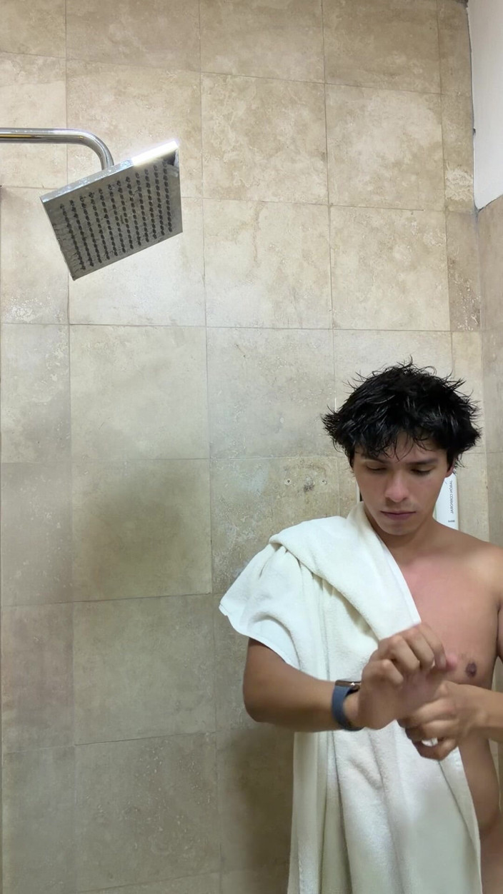 joanraay: Flexing My Muscles in the Showers