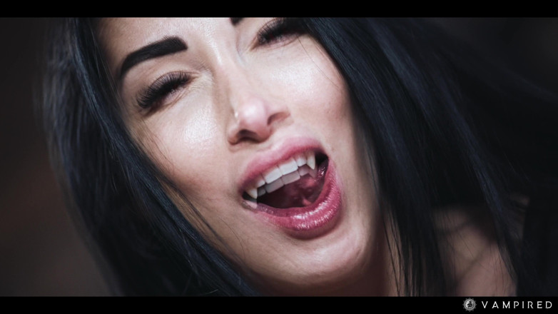 Vampired: 흑인 대물 자지에게 따먹히는 거유 밀프