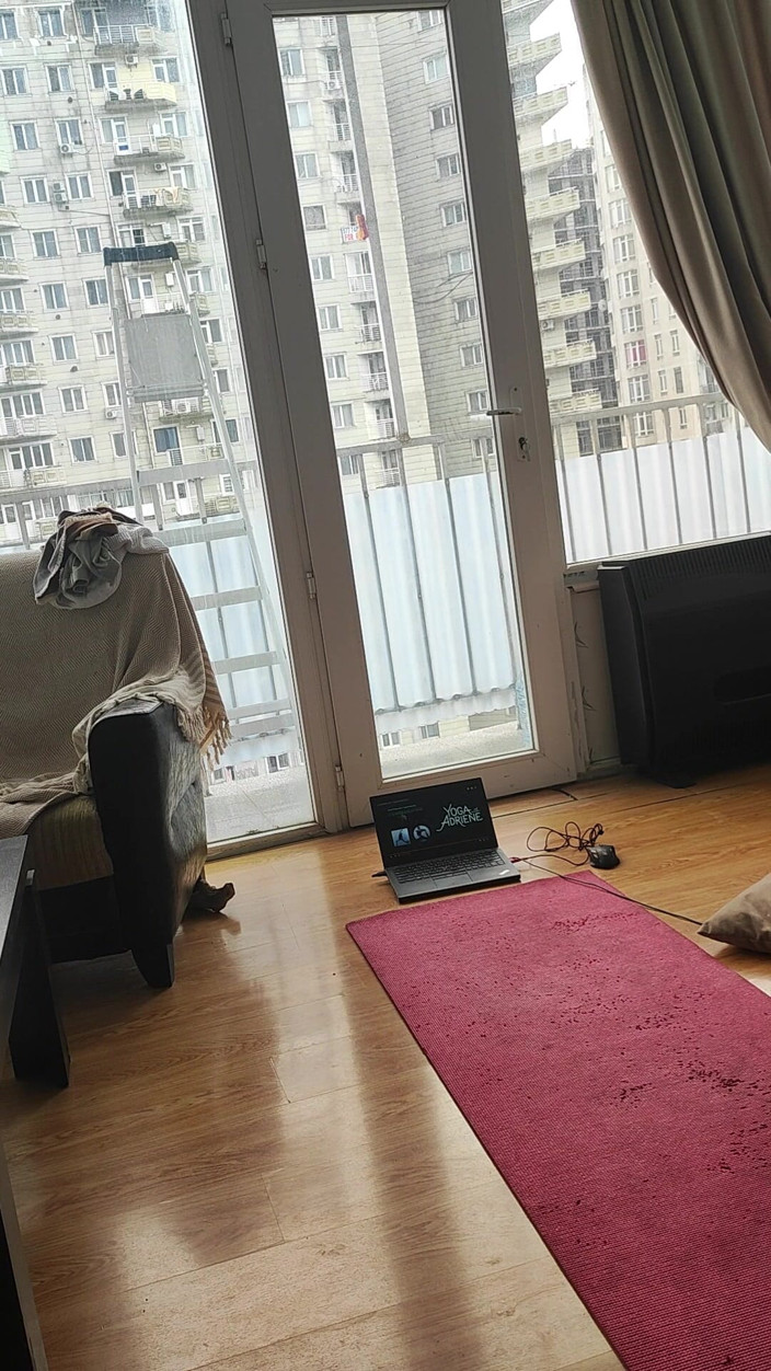 FenekManul: Yoga Princess Don't Mind a Support