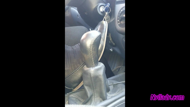 Nyllady: Nyllady fährt und revviert ihren Bravo in high heels stiefeln...