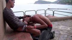 Crunch Boy: Surfista follada en la playa púbica por twink