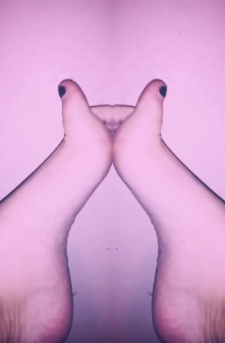 Alicia Stylez: Feet feet fret