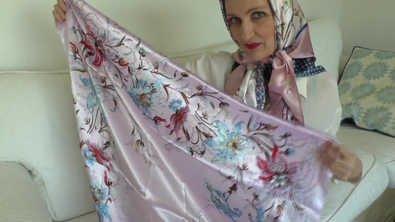 Lady Victoria Valente: Satén Scarf Lover a stříkání na lesklý satén scarf, Lady...