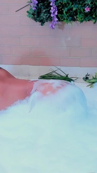 Foam Butt Shake