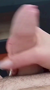 POV de MILF masturbação com gozo nas mãos