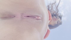 SoyMarce: Cô ấy đang đi bộ một mình trong hồ bơi