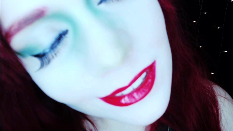 Scarlet Vixen: Poison Ivy - những nụ hôn yêu thương