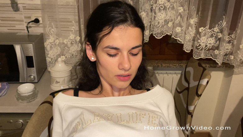 Homegrown Video: Il culo caldo di sofia è così stretto