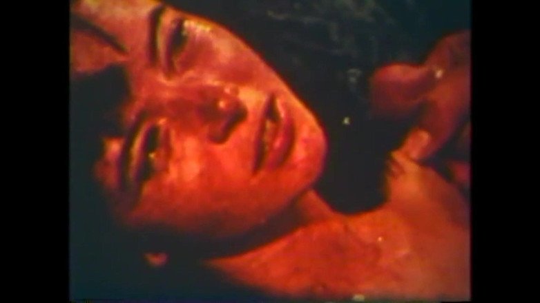 Vintage megastore: 浴槽の中で君のペニスに触れる