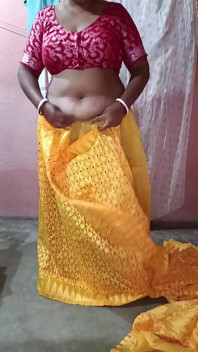 Si jalang solo menjilat saree kuning