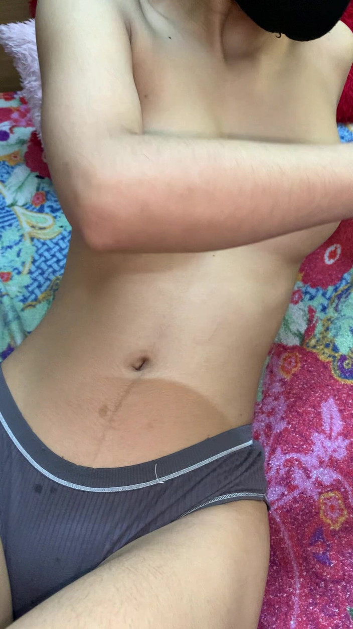 Riya mickey: Vecinul o cheamă pe indianca Bhabhi acasă și face sex cu...