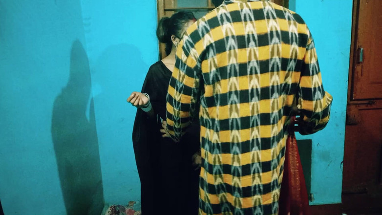 Hot_Monika: Dvě bhabhi šukají s nezbedným Devarem pro tvrdý sex, Bhabhi učí šukání...