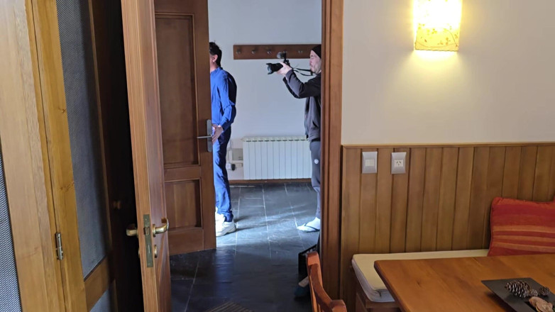 Knock Knock Club: Zwei freunde teilen sich einen großen schwanz, dreier im Süden!...