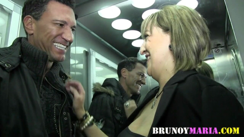 Brunoy Maria: Yaşlı adam beni birkaç kişi gibi sikiyor ve yüzüme kaçtı
