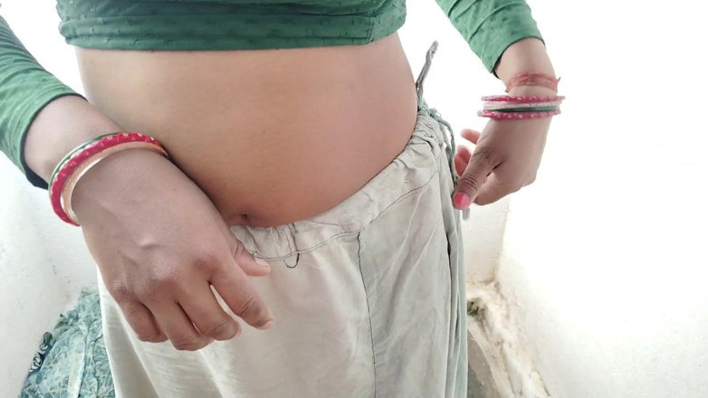 Rachna73: Bhabhi membersihkan rambutnya di bilik air