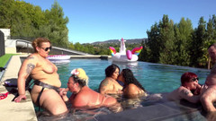 Busty Bexx: Jeffs modeller Pool Party Orgie