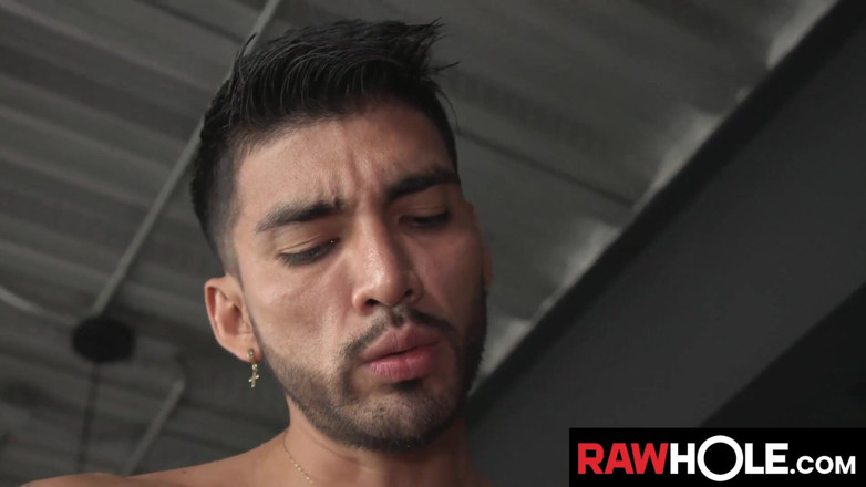 Raw Hole: Ham delik Dilan Dominik'i doğuruyor