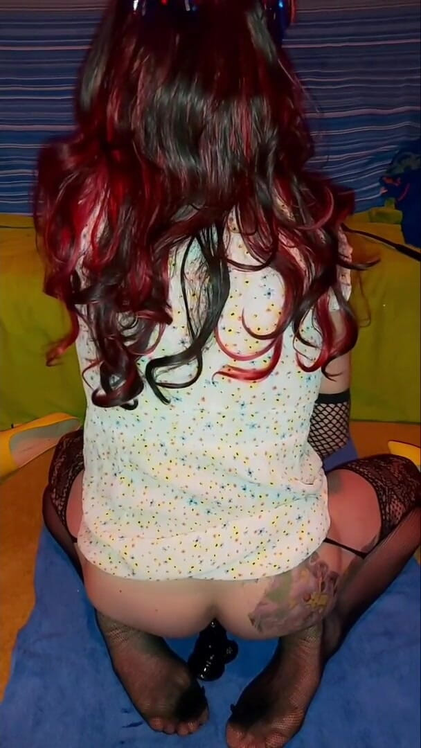 Lizzaali: Dildo hitam gaun putih menunggangi kegembiraan orgasme