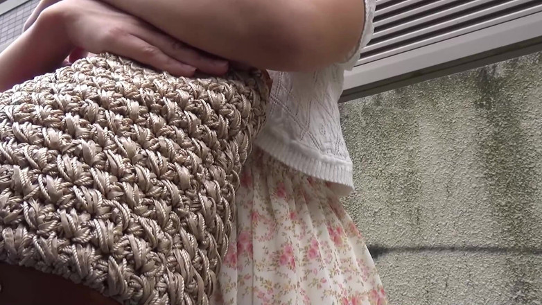 JAPAN IN LOVE: アジアの熟女シーン-4小さなおっぱいの大きなお尻の熟女は彼女の毛深いマンコに射精するのが好きです