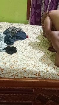 Tamil Mallu Swati Bhabhi foraj dur pizdă în sari și sutien Foarte sexy Masti Xvideo