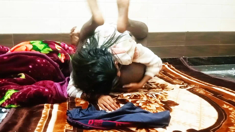 Shivanibaby: Üvey kız kardeşim seks yapardı