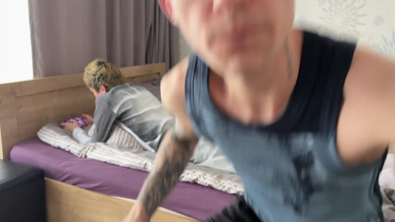 Ethan Lestray: Menjilat dubur seorang lelaki semasa dia bermain dalam telefonnya, kemudian...