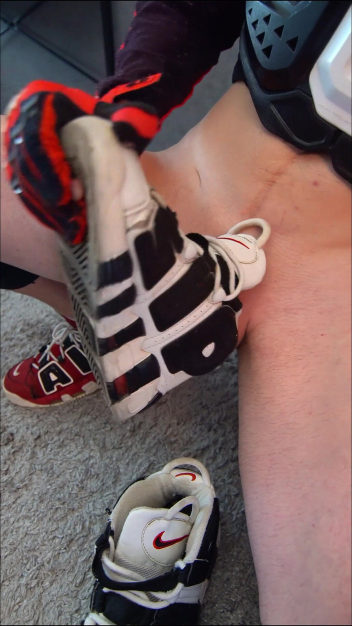 Sneakersmax98: Polla dentro de mis zapatillas favoritas