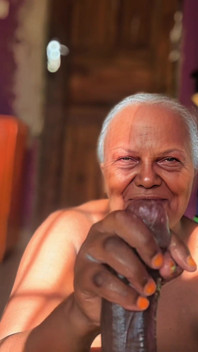 Memek nenek semok ini dientot habis-habisan sampai mengerang keenakan