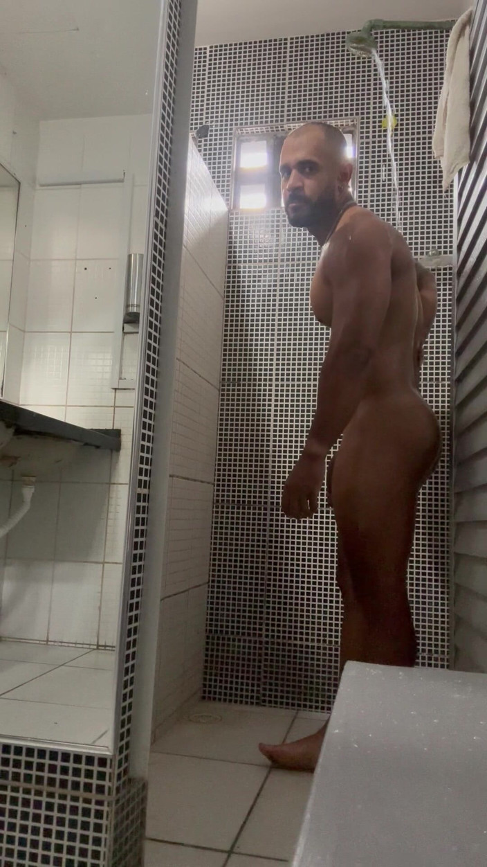 Oxe Nandinho: Shall We Take a Shower?