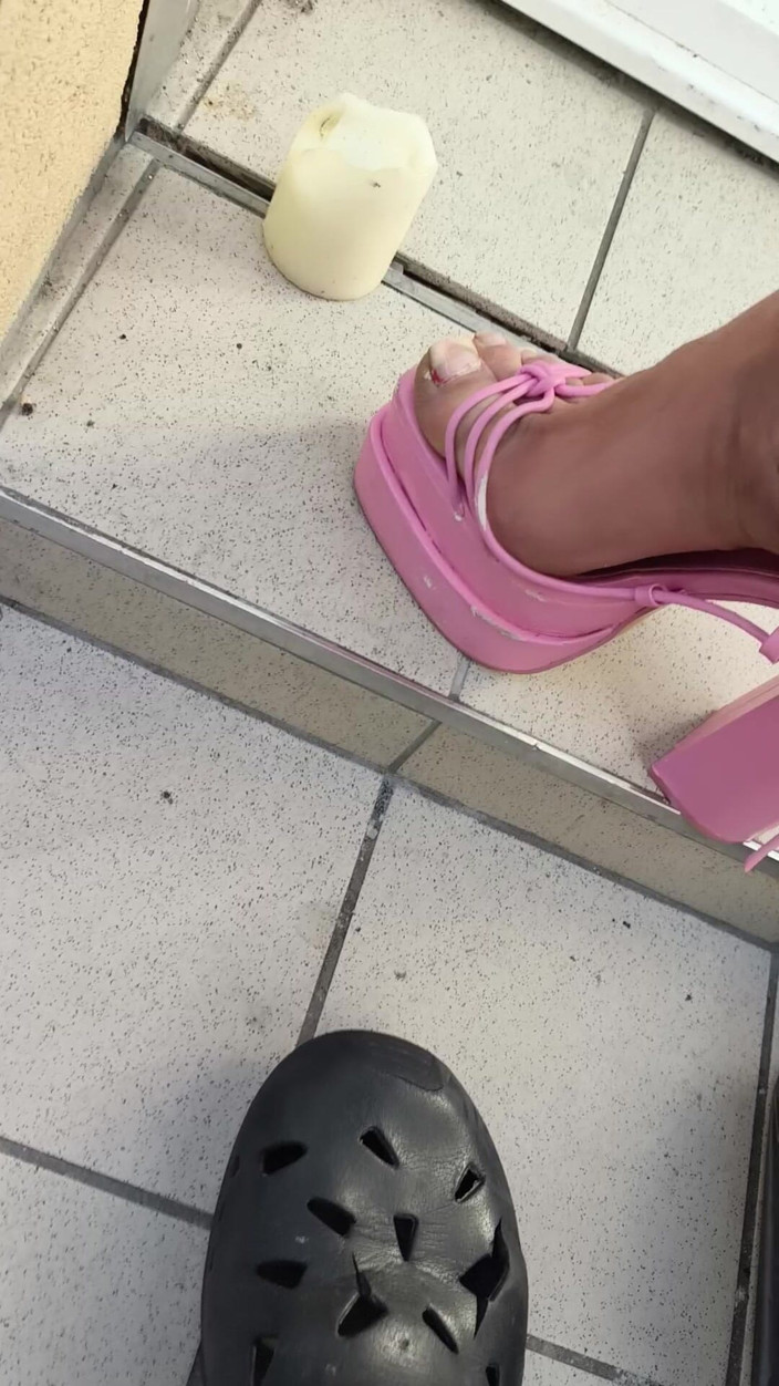 Mutsakin: High Heels